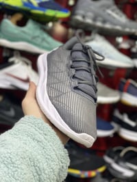 ماركة اندر ارمور وكالة اصلي قياس :٤٣ طول القدم :٢٧.٥سم للحجز دذلي خاص ...