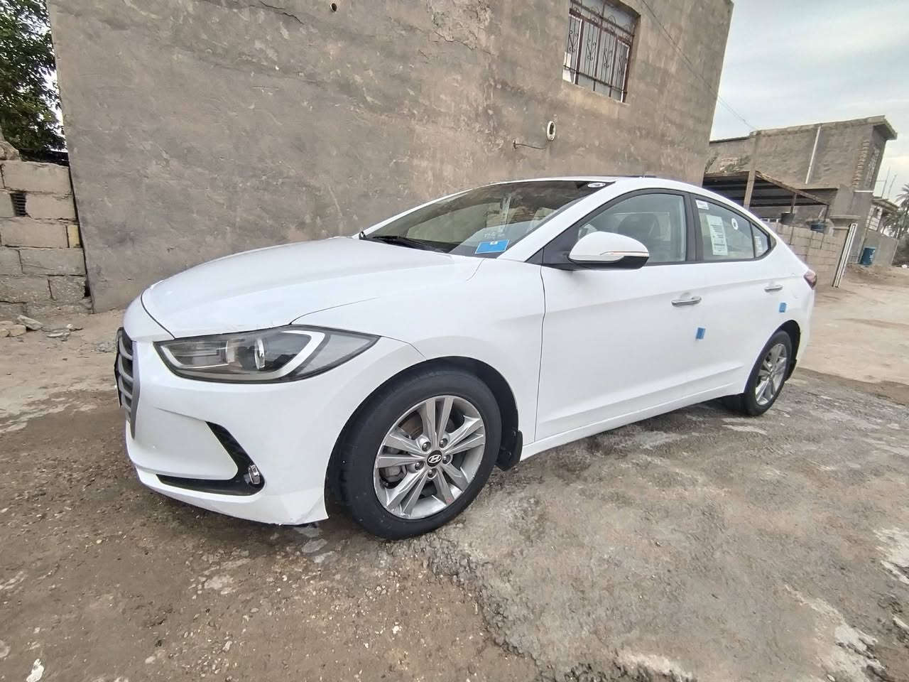 سلام عليكم للبيع الانتره2017 خليجي رقم بغداد انكليزي ماشيه (113)
فول مواصفات 1/1عدا البصمه
فتحه سلايت +شاشه كبيره +مرئي شفط +تحكم ستيرن +كاميرا خلفي +تبريدقطعتين +خمسه ويل كب +اشاير بل مري +ترحيب+سياره جديده بمعنى الكلمه
ملاحظه (سياره مكفوله كفاله عامه)
السعر( 148) وبيه مجال 
مكان السياره (كربلاء طويريج)
الاستفسار (***********)
