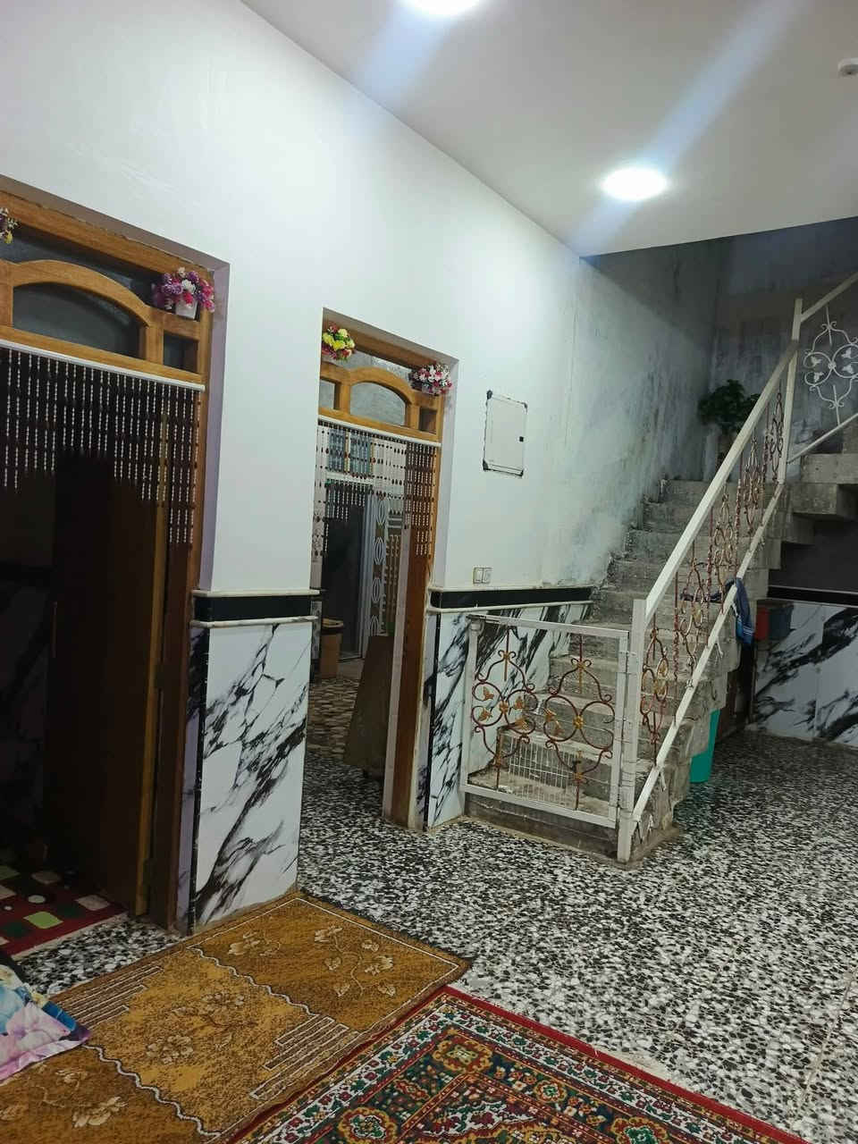 ياالله
سلام عليكم
الدار البيع طابو صرف 
((مساحه 200)) متر مسلح وحديث
الماجديه سيد جميل خلف شارع 20
يحتوي على استقبال وصاله ومطبخ 
وثلاث غرف نوم مناور عدد 2 صحيات 
داخليه وصحيات خارجيه 
البيت مطلوب اسكان 48 مليون 
سدد بشهر 247 ألف شهريه
صاحب البيت يريد مقدمه 94
استفسار اتصل بل أرقام تأليه
((***********)) 
((,***********)) اخوكم أبو عراق...
