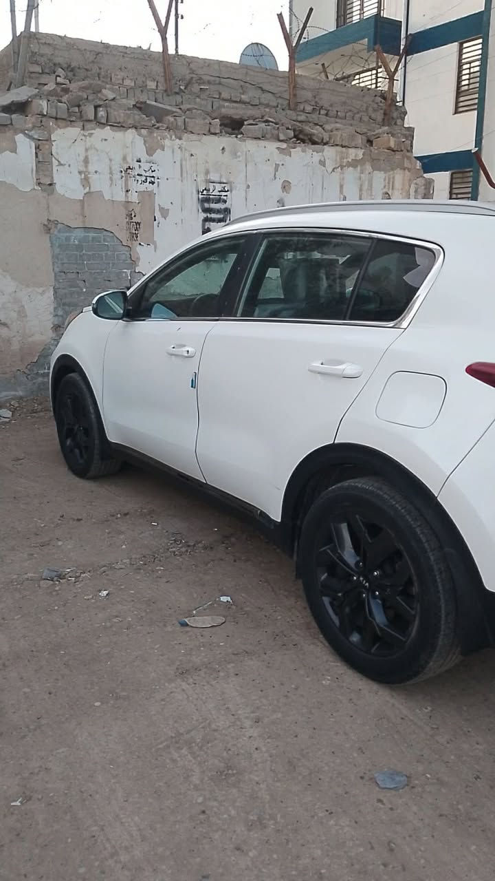 السلام عليكم للبيع سبورتج Sموديل 20 رقم بغداد الجديد بسمي هزه جديده وارد امريكي مصبوغه عام عدا الصدنوك بالاردن حادث امريكا
مكفوله شواصي 
كير محرك مكفول جديد ماشيه 72 
تخم تاير وصدر جديد 
دواخل جلد اسود 
فول تحكم استيرن 
شفتات ستيرن 
رادارت خلفيه 
مرايات اشاره وشفط 
تحديد مسار 
3 انضمه قياده 
كامره دواره 
سياره على وضع امريكا 
السعر ١٢٥
***********
