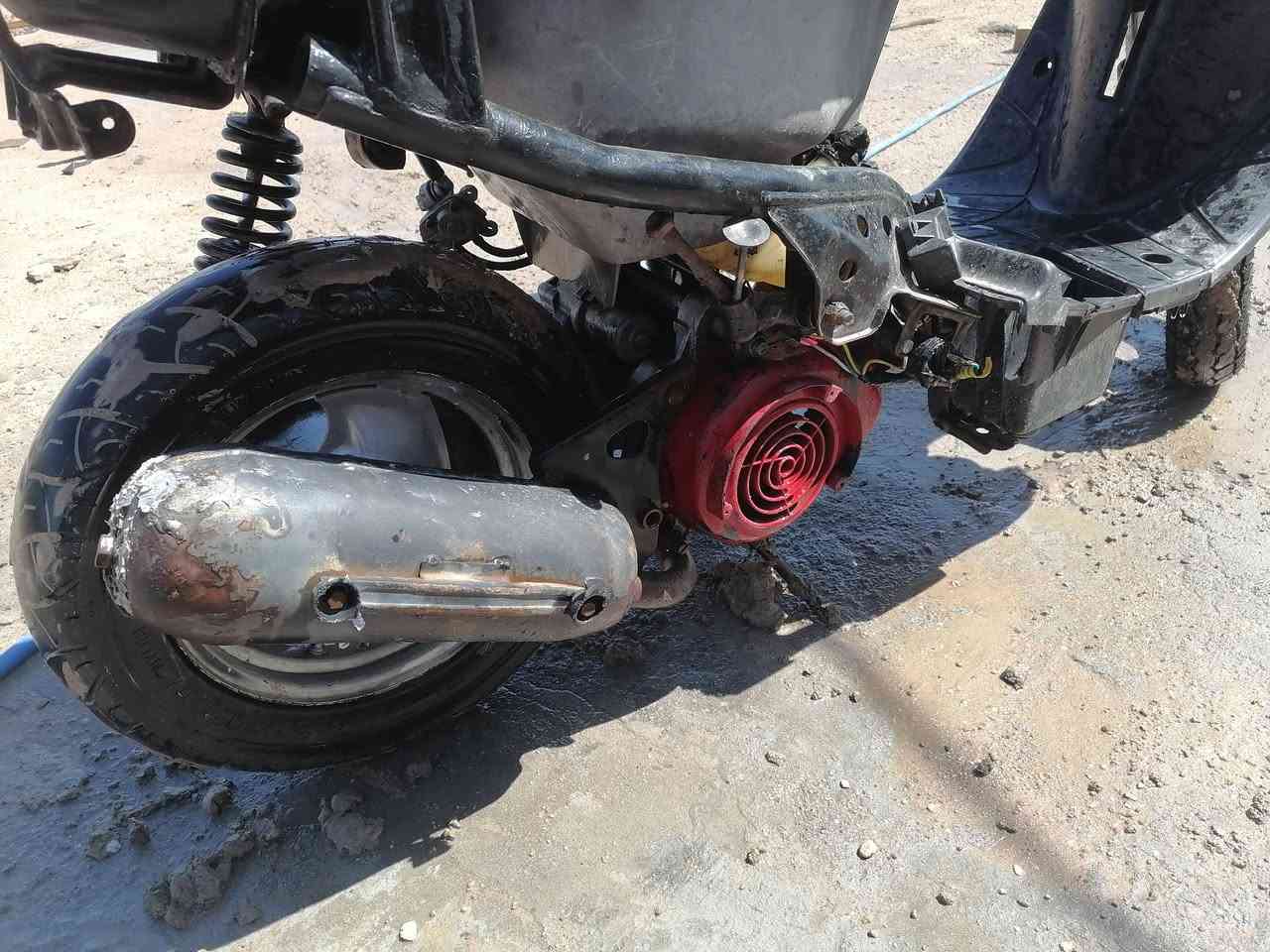 سلام عليكم شباب دراجه للبيع 9 زروف غراض كلهه جديد كابريته عقل ملف بيهه تكطيع ماعرف شنو شغاله ناصره الخميسات 80 وبيهه مجال وهاذ رقمي ***********
