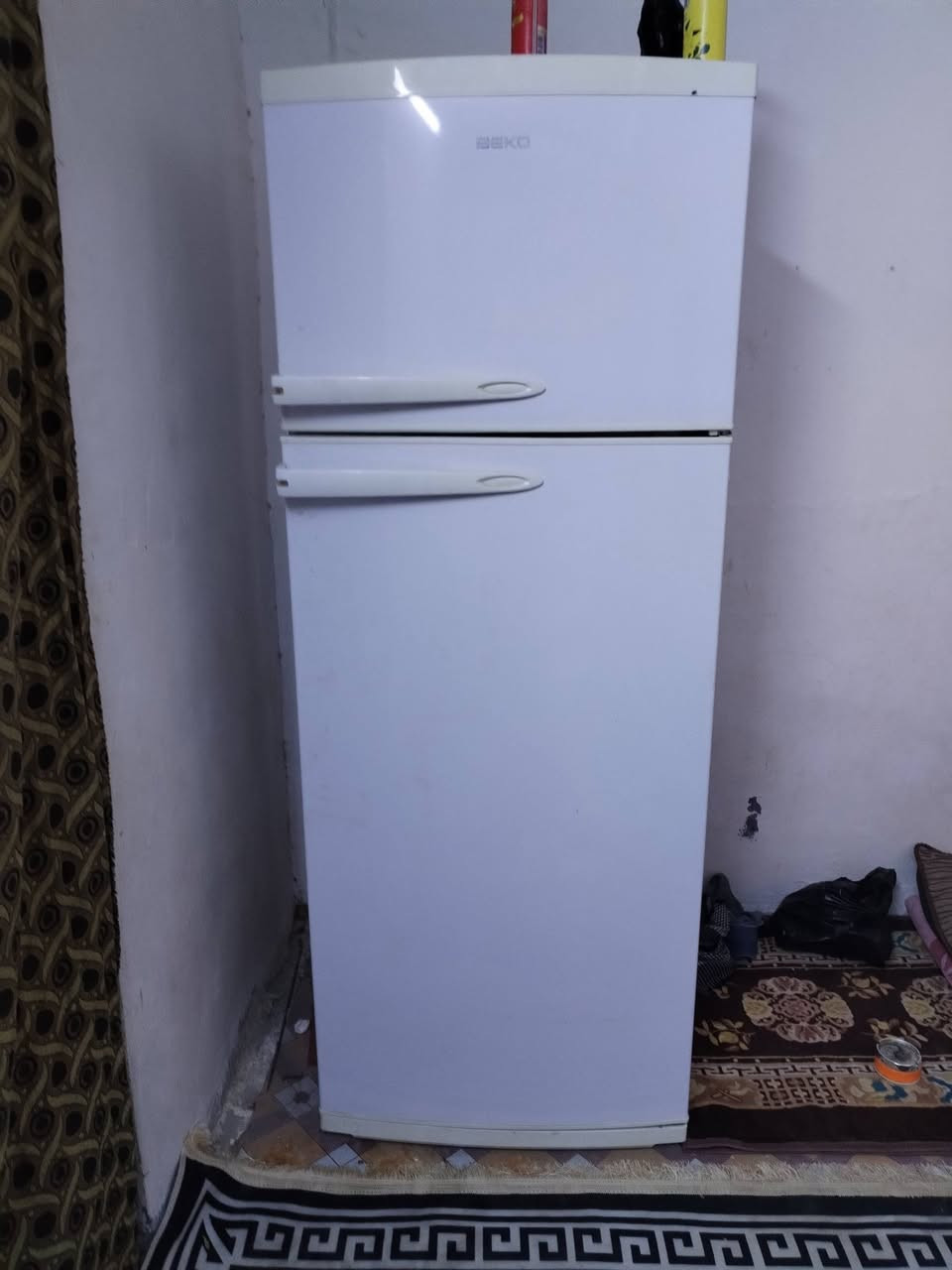 السلام عليكم ورحمة الله
رمضان كريم عليكم جميعا  
شباب عندي هاي الثلاجه 
شرط الشغل مكاني ديوانيه 
السعر رايده ب 175 مع المجال
رقم الهاتف ***********
