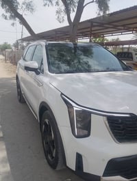 للبيع سورنتو موديل 24 كفاله عامه خليجيه ماشيه 40الف رقم الهاتف 0781245...