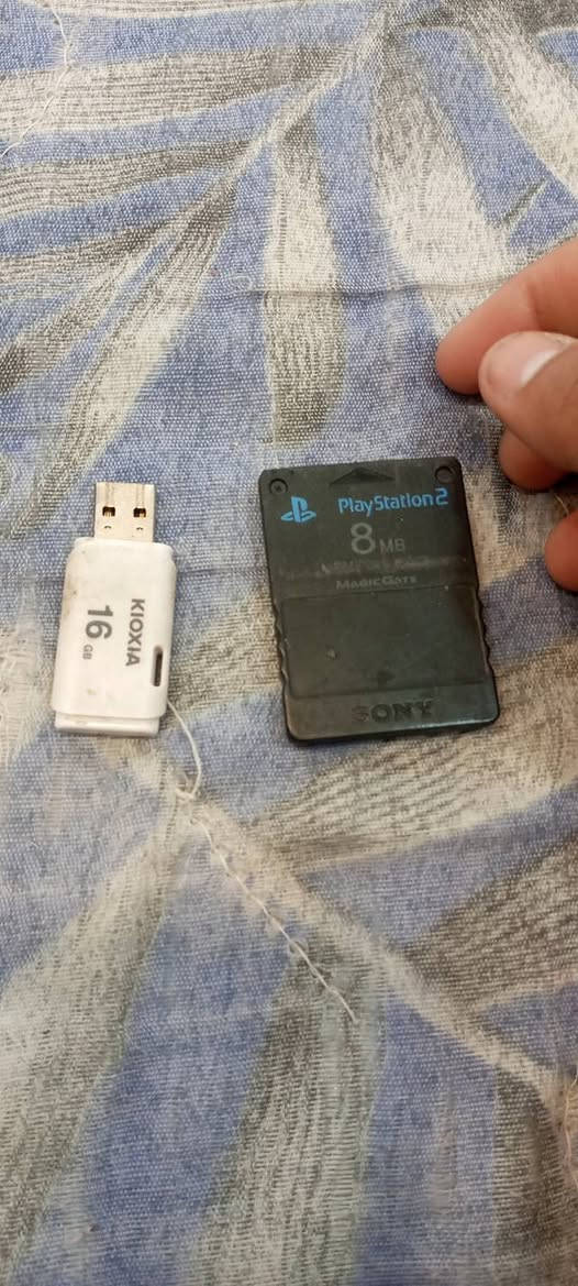 السلام عليكم بلي تو للبيع السعر 35 الف قفل نضيف كامل هوه او ملحقاته او مروس ببلي 3 او فور ونطي فرق العنون تقاطع النهروان ***********
