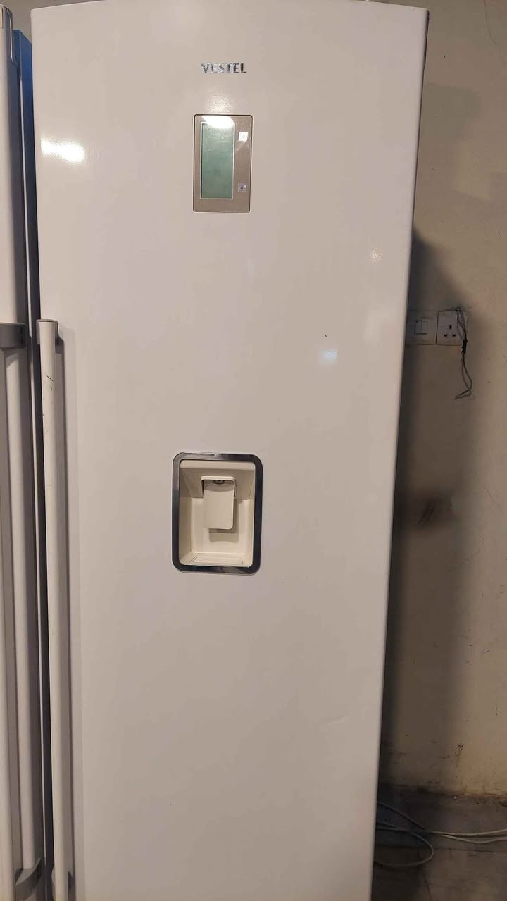 ثلاجة فيستل مع مجمد عامودي فيستل منفصل 
انفيرتر حديث القطعتين يعملو ن في انبير تقريبا وضع الشركة استخدام جدا قليل 
السعر ٥٢٥٠٠٠ سعر قطعة وحدة في هذآ الموديل 
معرض صفاء العباسي القوسيات طريق دهوك قرب مول ياسمين النعيمي 
***********
*********** موصل, نينوى
