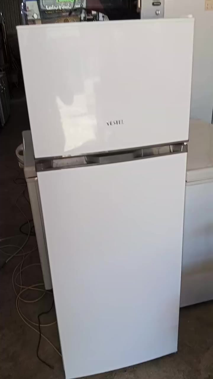 للبيع
***********
***********
معرض الزهراء لاثاث 
طارميه نهاية شارع البعث
