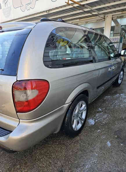 السلام عليكم دوج كرفان ٢٠٠٥ الطويله محرك ٣٣٠٠ رقم نينوى جديد مال كصه مع التفرعات مصبوغه عام السعر ٧٥ مكانه بغداد للتواصل ***********
