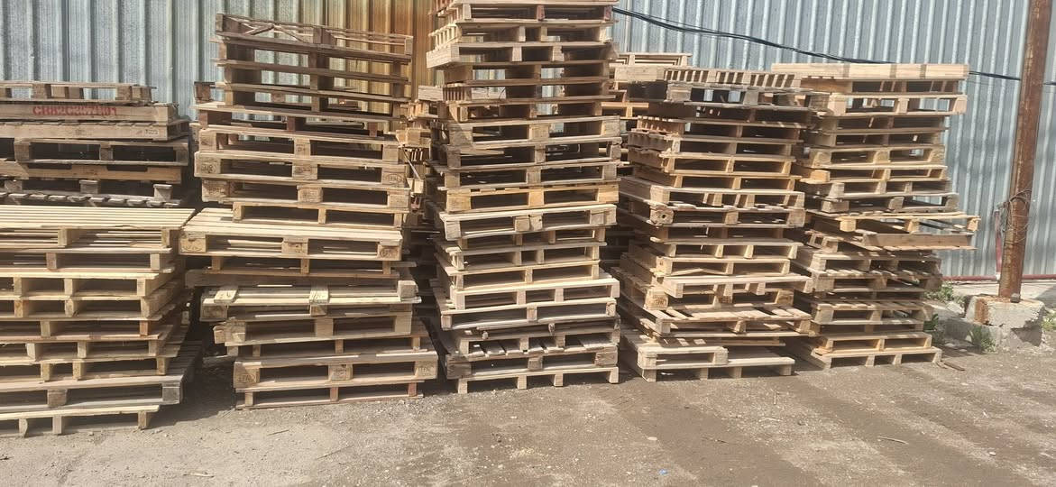 ***********
سكيب خشب ابو السير  200 قطعه  110x80
  المكان  زعفرانيه    سعر القطعه   3000 الاف
