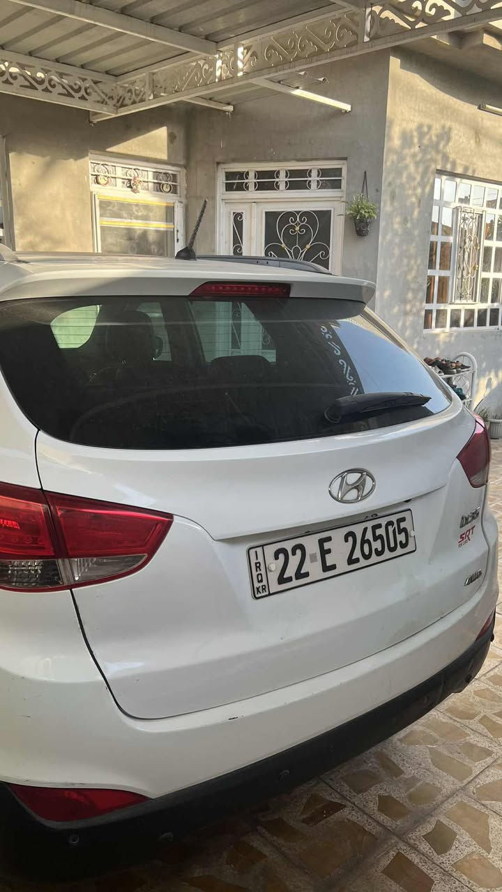 السلام عليكم توكسن للبيع 2011 فول مواصفات srt  فتحتة سقف تحكمات ستيرن شاشة كبيرة كشنات جلد
رقم. اربيل السيار باسمي 

الضرر باب السايق ونفر تعديل ع بارد 

والكير عادي مو توماتيك كما موضح بالصورة 
الاستفسار ع الرقم 
٠***********
