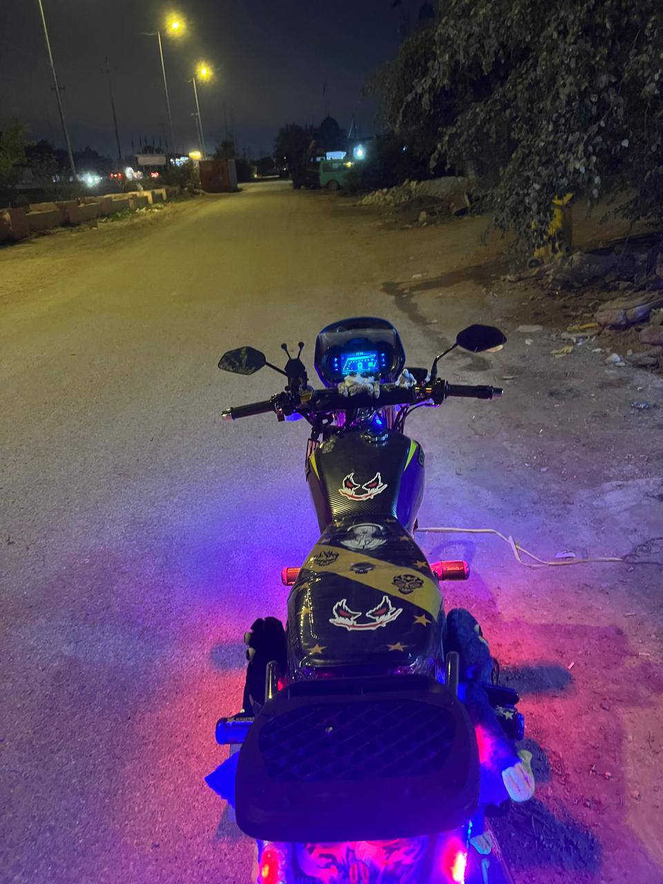 السلام عليكم ❤️‍🔥🧿
دراجه سيفان 2025 

دراجه مرتبه فول مجنبزه.

محرك 150cG

شلعه ومعدل شك الكاع

الله شاهد دهنه كله أم زويل

وبانيزن محسن

مكاني بغداد الطارميه

السعر مليون و 200

الهاتف:‏‪0780 671 3583‬‏
