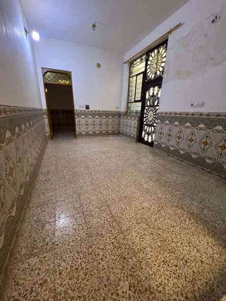 دار للأيجار 100م طابق ونص ✅

الموقع الحولي شارع ثلاثين الأول 
خلف مطعم الانوار على ساحه البيت

يحتوي على غرفتين نوم وصاله ومطبخ واستقبال وصحيات داخليه وخارجيه 
سعر الأيجار 300 الف كل شهر بشهر اي استفسار التتصار برقم وكولو من طرف ام اسيل امانة الله ورسوله لتعبرون اسمي مانة ابو فاضل العباس لضيعون حقي ‏
‏‭0777 987 8770‬ سيد مقتدى 
*********** سيد زين
