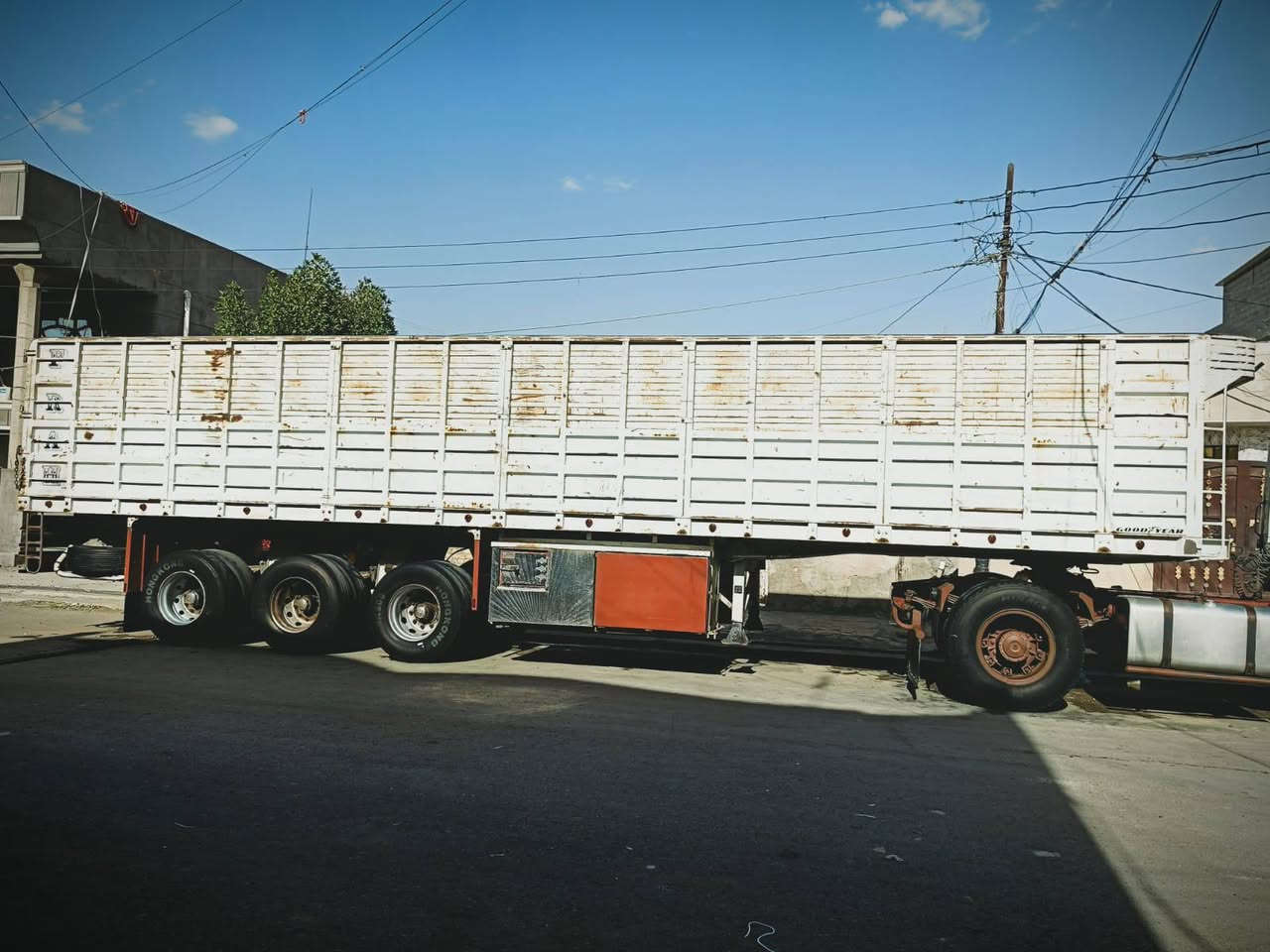 السلام عليكم عربانه حداديه للبيع السعر(140ورقه)للاستفسارالاتصال على هاذالرقم(***********) ملاحضه آني امكلف بلنشر)
