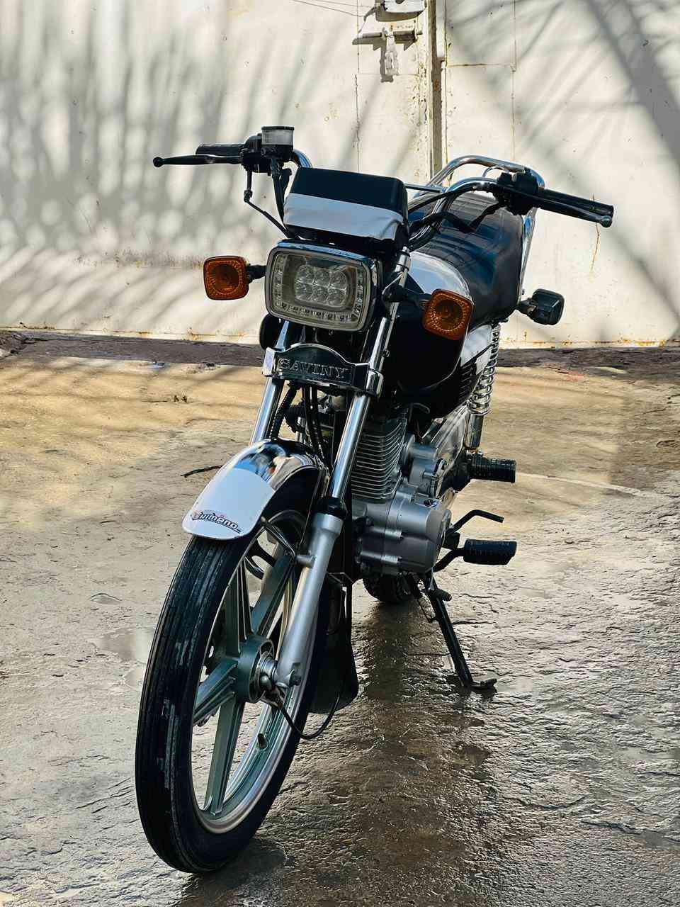 السلام عليكم
دراجه سيفان 2018 أصولي 
كامله مكمله كلشي ميحتاجلها كهربائيات سلف وهندر
مكينه لا تنقيص ولا تبخير مكفوله كفاله عامه
مكان الدراجه ديالى جسر خرنابات
سعرها 450 بيها مجال إن شاء الله
***********
