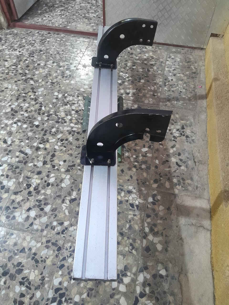 سلام عليكم غراظ هينو للبيع دعاميه كامله هيه وقواعدهه + قوات مال سبيرات مكاني بغداد العبيدي رقمي ***********
