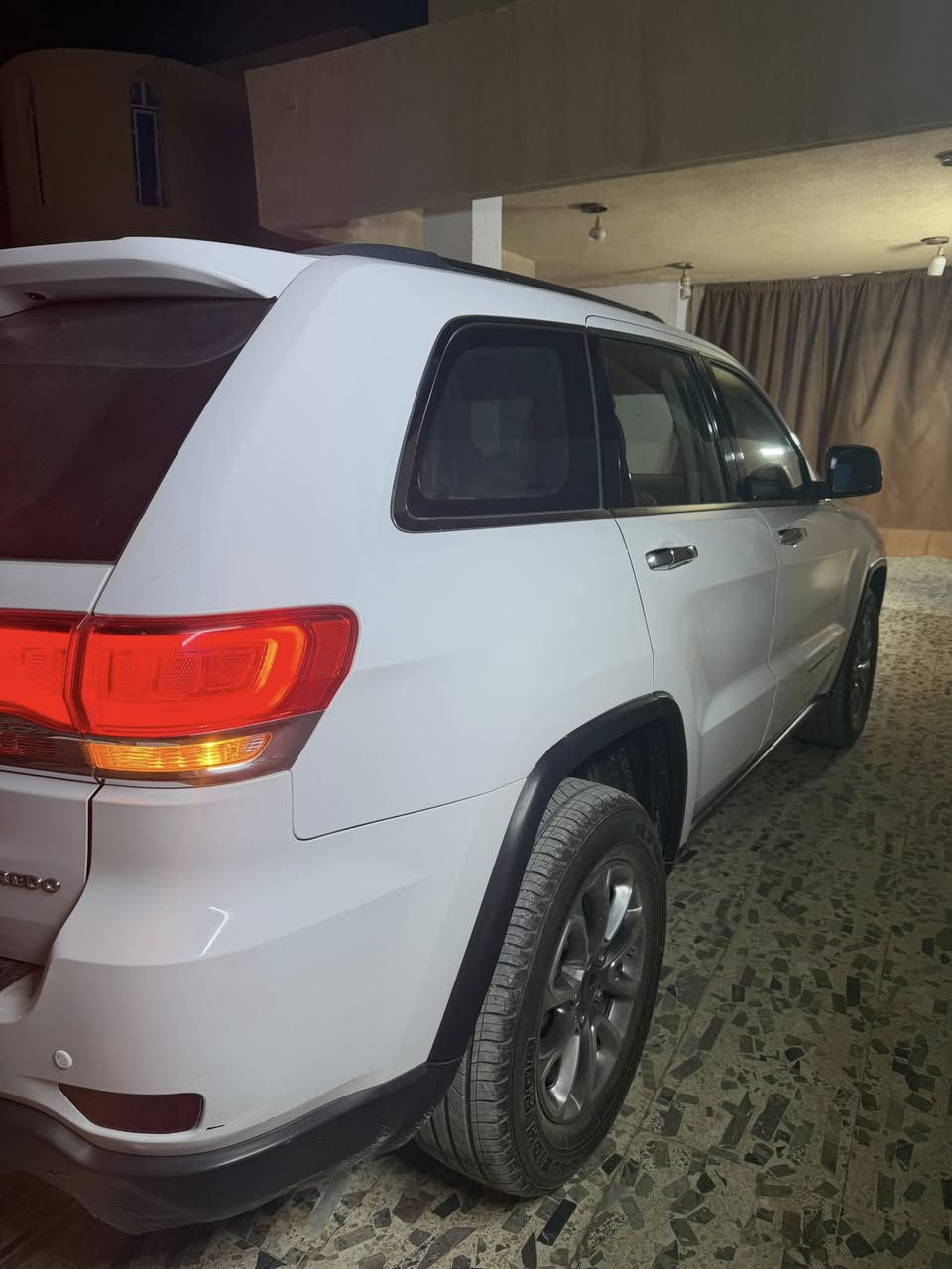 جيب لاريدو ١٤
بسمي جاهزه من كلشي 
مكينه وكير مكفوله 
سعر ٢١٠ وبيه مجال شي بسيط
***********
السونار مرفق
