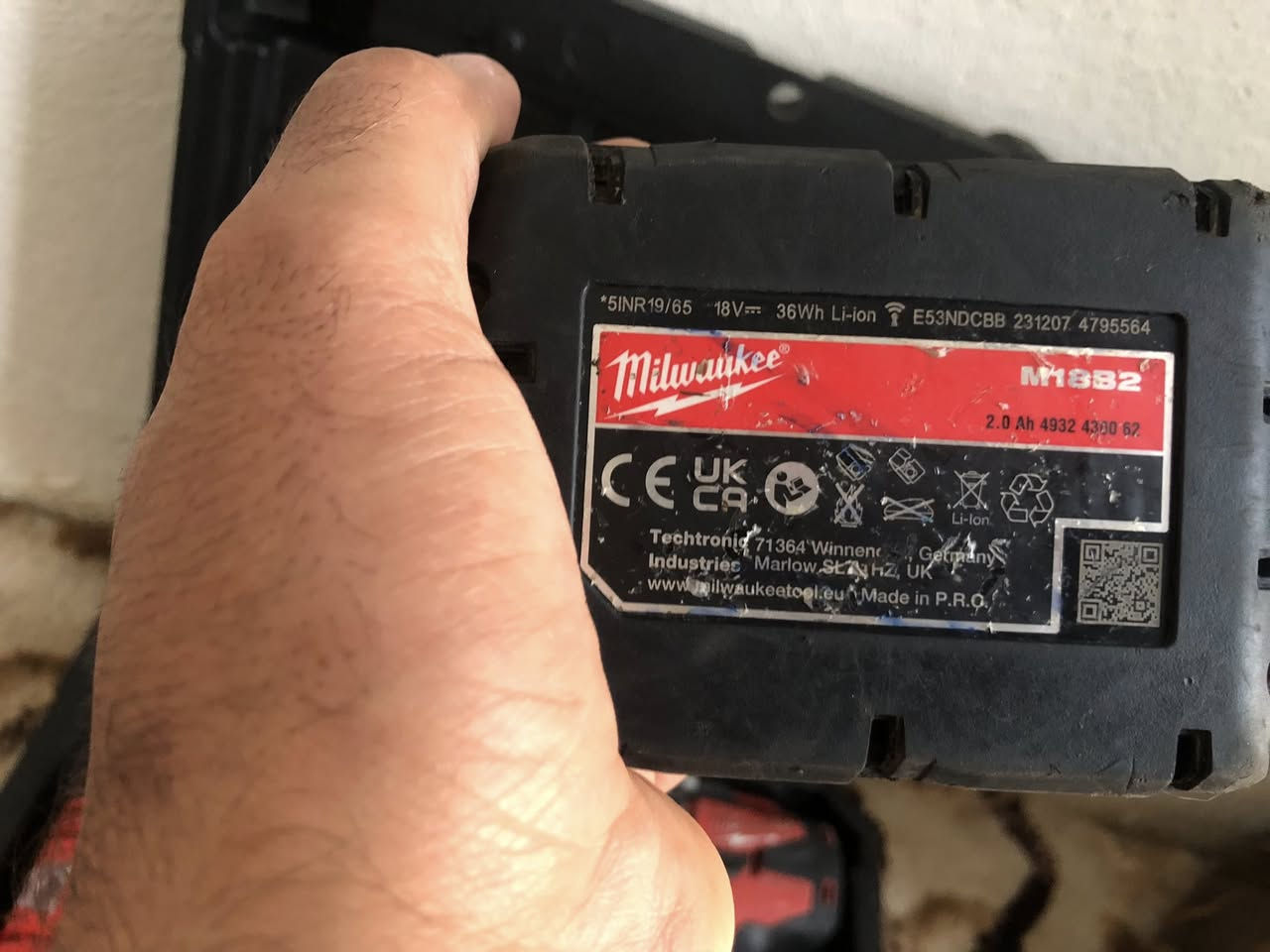 السلام عليكم دريل ميلوكي امريكي اصلي ٣ وضعيات 
دبل بطاريه شاحنه سريعه للبيع السعر ٢٠٠ قفل قفل


**إذا كنت صاحب هذا الإعلان وتريد حذفه لأي سبب، رجاءا أرسل رسالة إلى الدعم الفني**