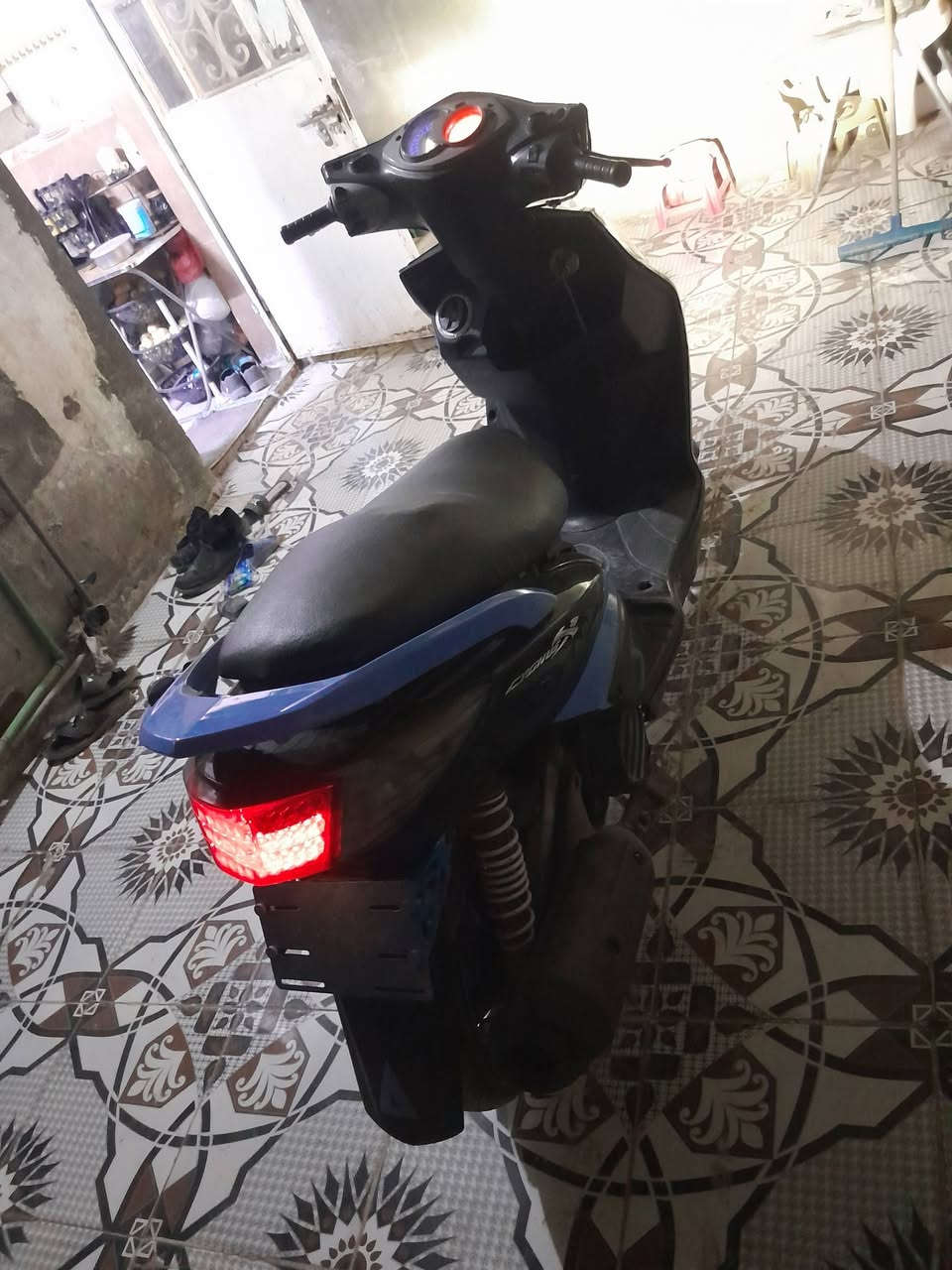 للبيع سكنس فحل نوزل خطين وار كوري دراجه نضيفه مل بيت محرك مجفت جديد شل درجه أوله كهرباء يأت كله شغله بس الدشبول ما يشتغل اناره مل دشبول شغله بس العدادات ما يشتغل مكنه زعفرانيه بل وليد سعره ٦٠٠ وبيه مجل *********** ابو صباح واقره المنشور يراه تتصل
