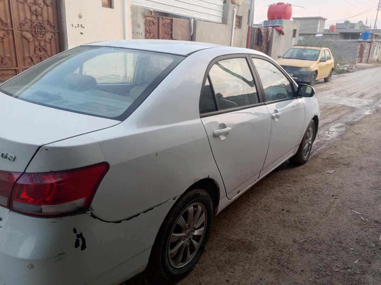 سلام عليكم..
بيوايدي 2015 للبيع 
كير مكفول محرك بي لاستيك ولف فقط كشر بي طخات موضح بالصور صدر جديد باتري قاعده فيت بم دواخلها نضيفه رقم بغداد بأسمي تحويل ثاني يوم.. السعر 65 وبيها مجال.. العنوان بغداد/بسمايه/قرية10
***********
