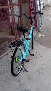 بايسكل للبيع و المراوس   سعر 120و بي مجال   اللون  سمائي 🩵  شركة 🩵  BD...