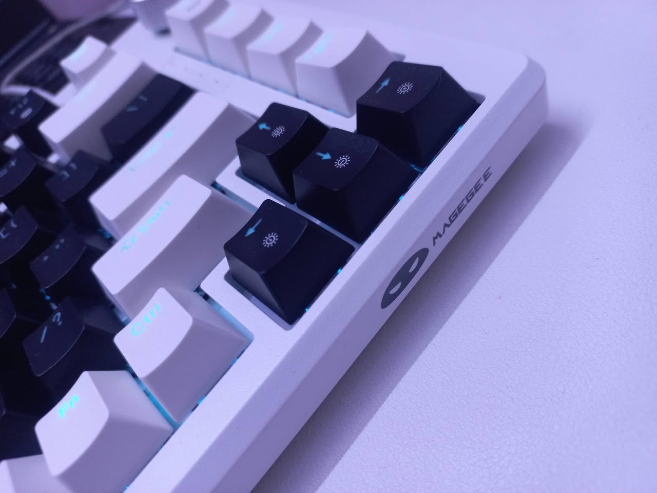 السعر 18 الف 
ماجيجي قطعه كلش راقيه شبيهة f75 
rgb ثلجي متعدد الانماط
قطعه مع كامل الملحقات 
للحجز خاص


**إذا كنت صاحب هذا الإعلان وتريد حذفه لأي سبب، رجاءا أرسل رسالة إلى الدعم الفني**
