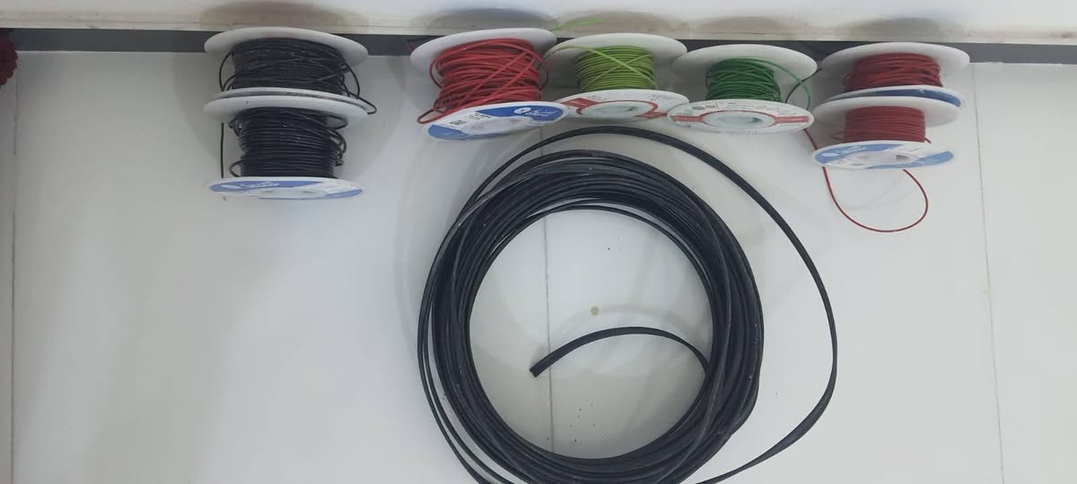 وايرات تسليك جدد اصلي شرط 
وسيمز جديد زايد من تاسيس البيت 
السعر 160 كلهن الاستفسار راسلوني خاص وتدللون 
@إشارة


**إذا كنت صاحب هذا الإعلان وتريد حذفه لأي سبب، رجاءا أرسل رسالة إلى الدعم الفني**