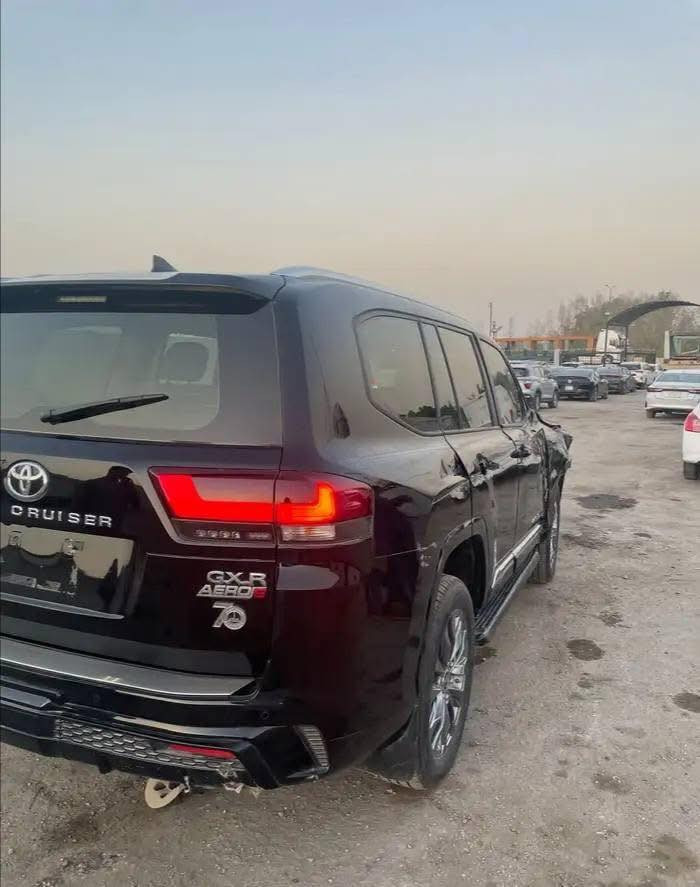 السلام عليكم 🎀🎀
تويوتا لاندكروز GXR

رقم سليمانية الجديد

بأسمي تحويل ثاني يوم

موديل 2024

توين تيربو

سيارة شغالة

مكينة وكير كفالة 

ايرباكات سليمة 

فوول اعلى فئة بالجكسارة 

فتحة سقف شاشات

ابيع ع حادثهة مثل ما موضح بالصور 

السعر ٢٢٠ وبيهة مجال بسيط

للاستفسار الاتصال

 *********** مكان السياره الديوانيه

الكوافير علي لمسه
