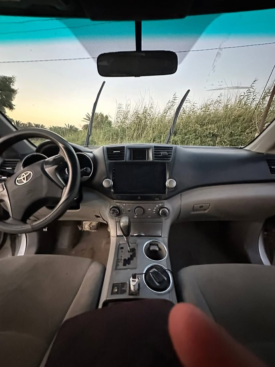 سلام عليكم. للبيع
هايلندر مديل 2010 

رقم بغداد بسمي مشروع وطني 

الون رصاصي 

مكينه 6 سلندر المرغوب 

تبريد تدفئه جاهزه من كلشي

شاشه تحكم استيرن 

كامره دواره

فتحه بل سقف 

تخم تاير جديد 

كشن السايق كهربائي 

7راكب تبريد ٣قطع 

بيها صبغ جمرلوغ والبنيدً جراد وعندي صورها قبل الصبغ يعني قطعتين صبغ   سياره جاهزه من كل النواحي ومتعوب عليها مال بيت استخدام شخصي 

السعر 150وبيهاً مجال بصيط

مكان السياره ديالى

***********
