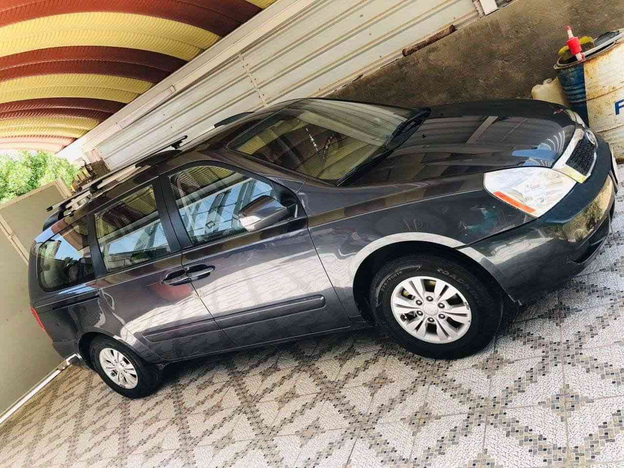 السلام عليكم
كيا سيدونا 2012 كربلاء باسمي سنوية جديدة 
تخم تاير جديد دسكات جديدة
كمبريسر وراديتر تبريد وفريز جديد 
راديتر ومنظومة ماء جديدة
ابواب كهرباء شغالة 
باتري جديد 
منظومة بانزين من الفيتبم للمحرك كله جديد 
دچات المحرك ودچات الكير اصليات 
حدادية كلها جديدة 
سياره ما مشتغلة خطوط صارلها 4 سنوات عدنا 
ماشية 120 الف ميل حقيقي 
بيها قطع صبغ ما متاكد من صبغها لكن بچم امامي خلفي بلادي 
مال بيت وجناي 
مكان السيارة كربلاء طويريج 
السعر 140 وبيها مجال 
للاستفسار ***********
