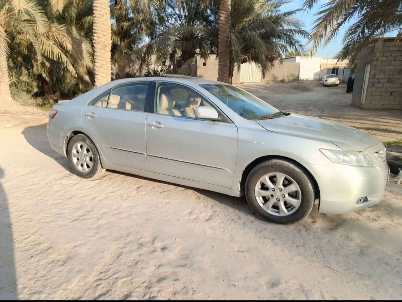 السلام عليكم للبيع كامري 2008خليجي فول مواصفات فتحه طكتين برده كهربائي بلاديه كشن كهرباء تحكم ستيرن حساسات كامره وشاشة كامره تبريد قطعتين وسياره بسمنه مشروع وطني حادثه جاملغ ايمن خلفي وصوره موجوداد قبل الحادث وبعد الحادث المكان النجف الاشرف السعر 100وبيه مجال  للأستفسار مراسلتنه على ***********او على الخاص
