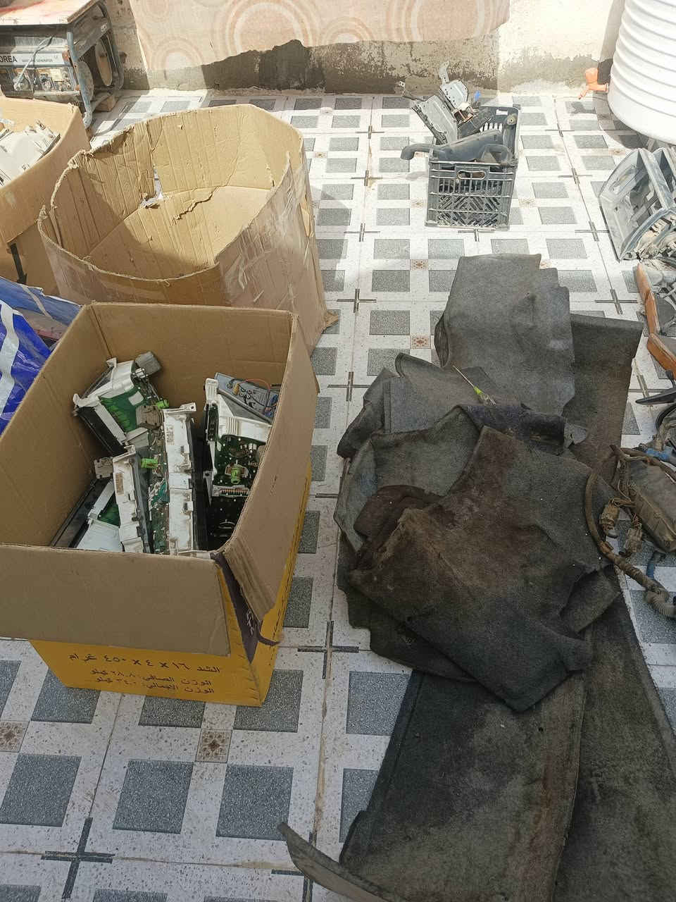 السلام عليكم غراض كروسيدا للبيع كلمن وسعره خابر وبلخدمه بصره زبير ***********
