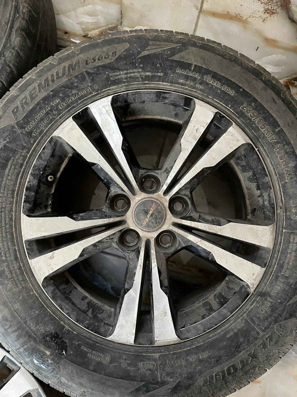 ويلات حجم 17 للبيع
نضيفات ما بيهن لا عواج ولا تصليح
قيم واخذ بالعافيه عليك
رقم ***********
مكاني بغداد
