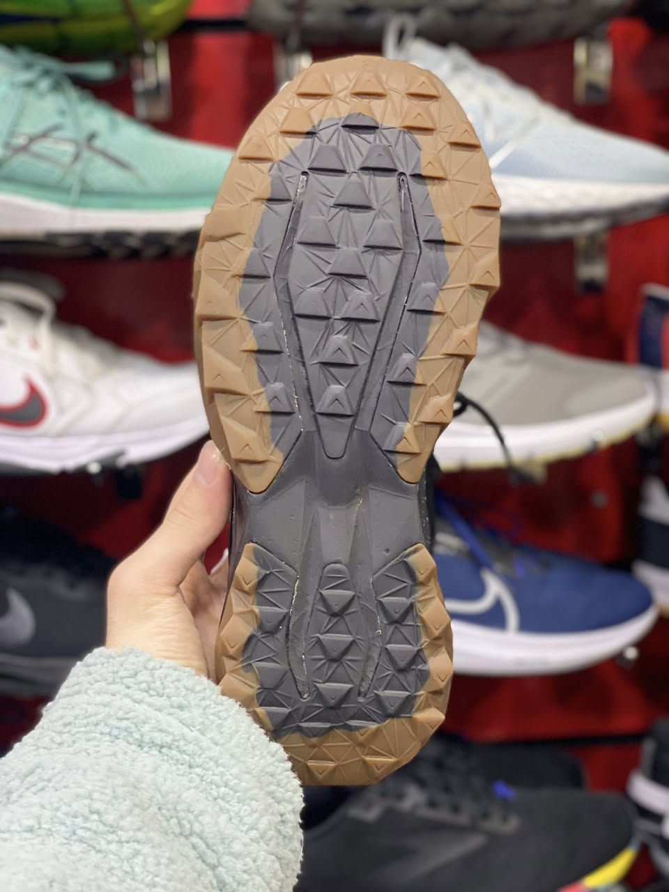 ماركة نیو بالانس وكالة اصلي
قياس :٤٣
طول القدم :٢٧.٥سم
للحجز دذلي خاص لو واتساب 
٧٧٠٨٢٨٤٢٤٢
