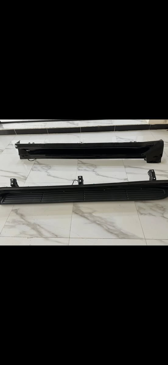 سلام عليكم للبيع جديد زيرو دعاميه اماميه وخلفيه
وبطاين وترايش ودوسات مال لاندكروز  ادشن 2004 بلاد زيرو
العنوان المنصور الداودي ***********
