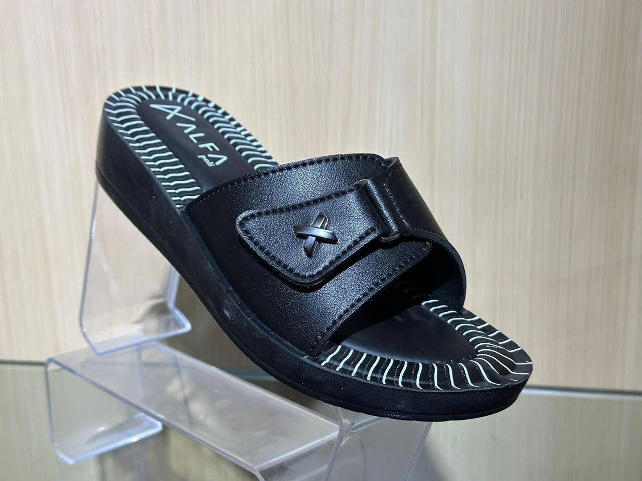 شحاطة نسائي طبي درجة اولى. 
سعر الدرزن 28 الف. كمية محدوده
قياس نسائي من37 الى 41... 
🚛يوجد توصيل لجميع المحافظات.


**إذا كنت صاحب هذا الإعلان وتريد حذفه لأي سبب، رجاءا أرسل رسالة إلى الدعم الفني**