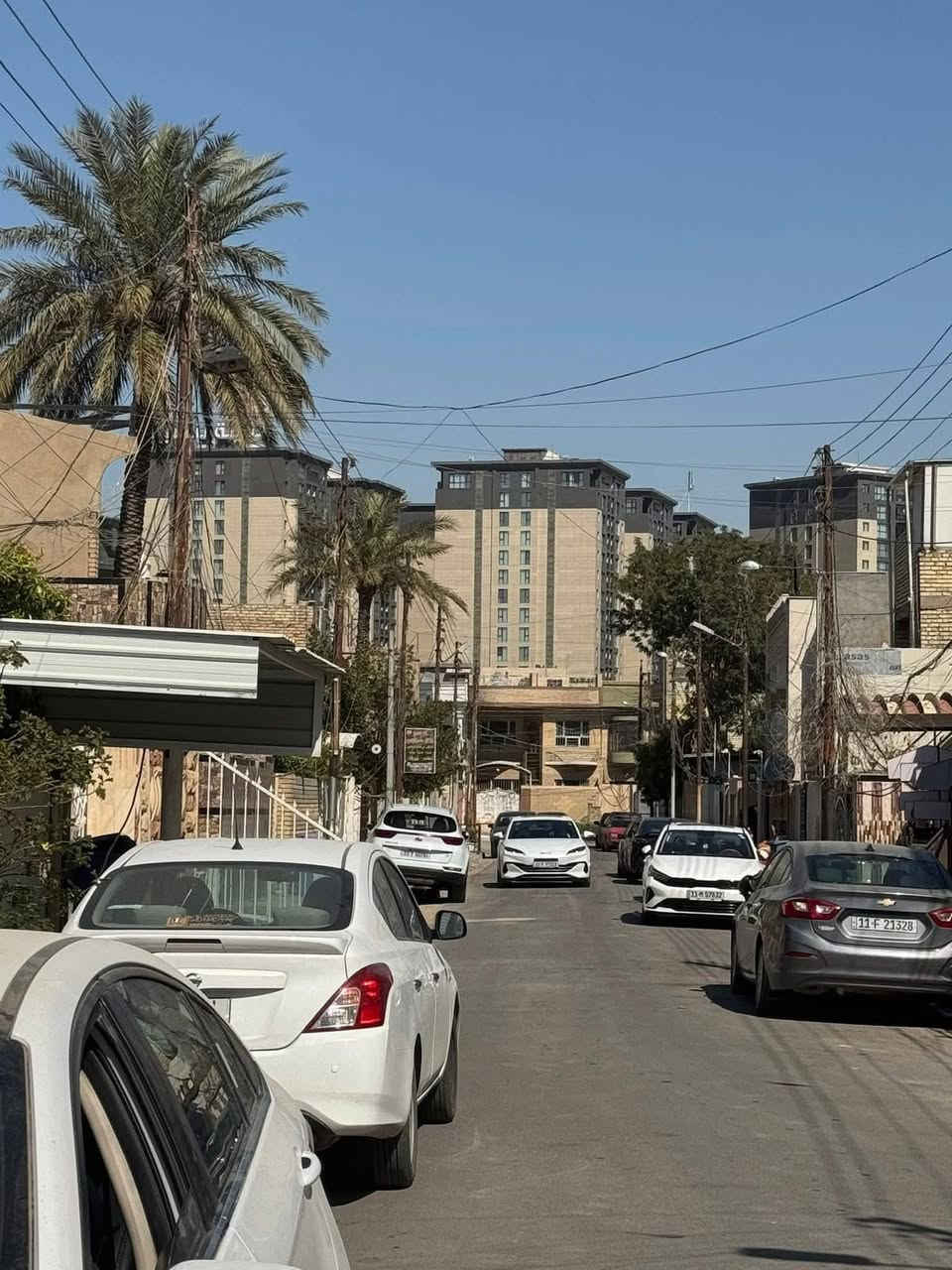 السلام عليكم للبيع للبيع يوجد لدينا مشتمل 50متر في منطقه حي الجهاد الطائي المربع الذهبي مقابيل مجمع النسيم يحتوي غرفتين نوم وصاله ومطبخ وخدمات هاتف ***********
