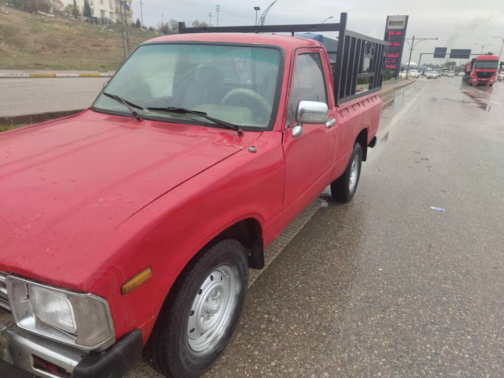 پیکاب توێتا مۆدێل 1982 سەنەوی اسلی سعری 25 گەڵاو معامەلە 
مەکینەی 3 وای   4گێڕ
بەشەرتی / مەکینە و گێڕ و ئەکسل و شانسی و تەقەو ڕەقە تیانیە تازە داگیراوە  کارەبای مەزبوتە 
سەیارەکە زۆر جایزو بێکێشەیە  
لەسلێمانیم (***********-***********) السليمانية, العراق
