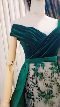 نموذج • بضاعة • ملابس