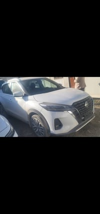 نيسان  ٢٠٢٣ سيارة جديدة كلش مال جناي مماشية ٢٠٠٠ميل فقط ضررهافقط باب س...