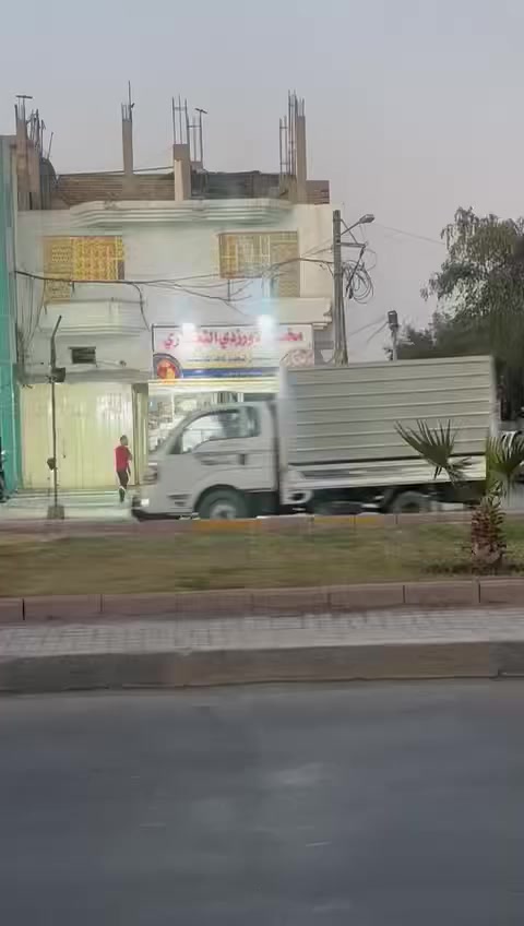 سلام عليكم بناية تجارية ركن مربعة للبيع تحتوي على ثلاث محلات وشقة قطاع ٢٤ مجاور دكتور صادق الموسوي وارد الشهري مليونين و١٠٠ الف وقابل للزيادة تريدها فارغة او موجرا استفسار اكثر ***********او ***********
