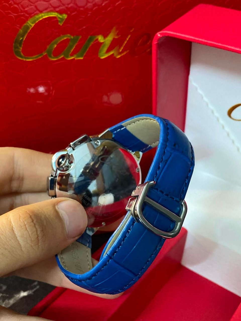 CARTIER
كارتير  

طلاء ثابت 

جميع السناتر شغالة 

عداد شهري 

سير جلد طبيعي

قفل سير فراشة باتك الاصلي

كوالتي عالي 

الضهر براغي ضد المي

الوزن 81 g

القطر  40 m 🕐

السمك m 15 ♾

السعر 35.000 الف 

للمراسله او الحجز

***********
