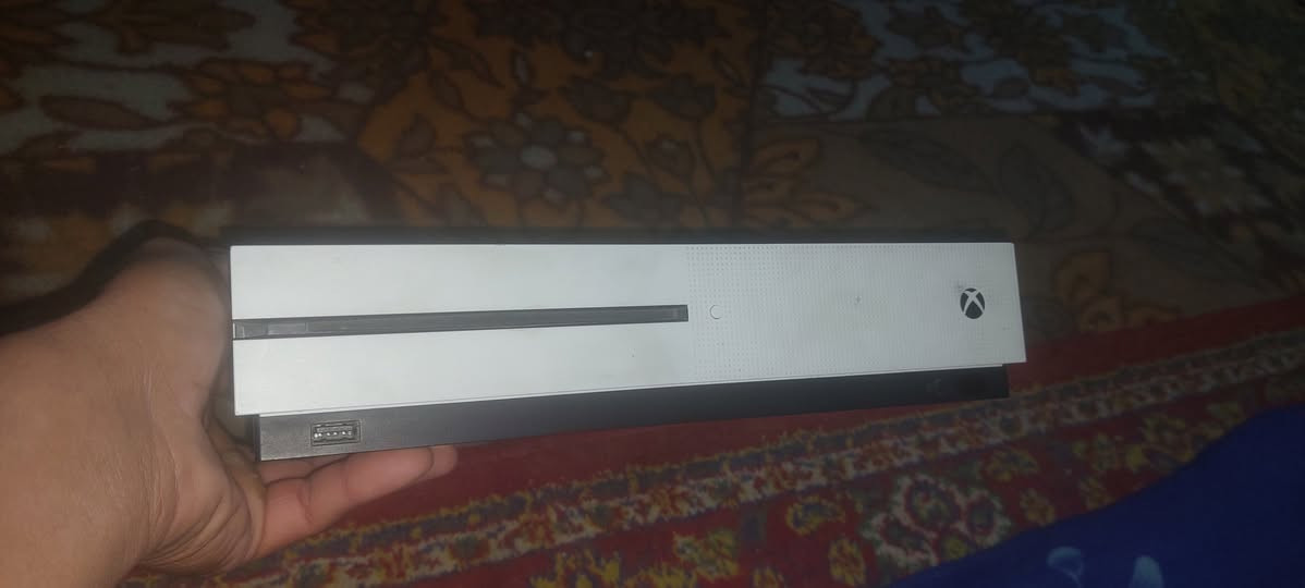 سلام عليكم من رخصة الادمن عندي اكس بوكس ون اس ذاكره 1 تيرا نضيف كلش وياه جوستك واحد رايده130 وبيه مجال الي يريده يتصل او يراسلني وتساب *********** واني خادم
