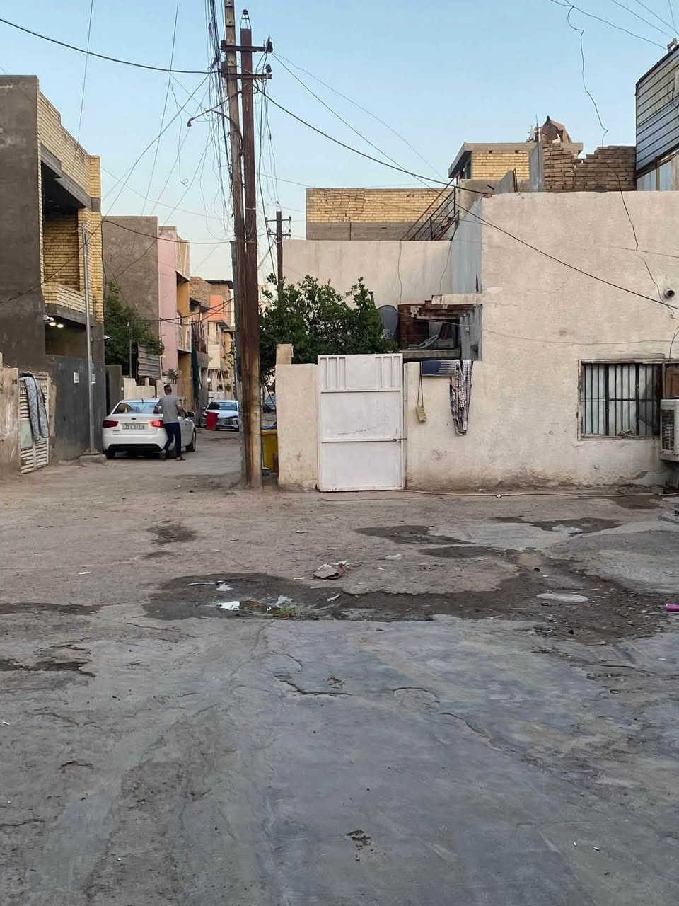 بيت للبيع في العامريه ٧ نيسان 
ركن على الفرعين قرب جامع المصطفى تقريبا
مساحتة ٦٠ متر مربع
للسعر يرجى الاتصال ***********
او التواصل خاص
