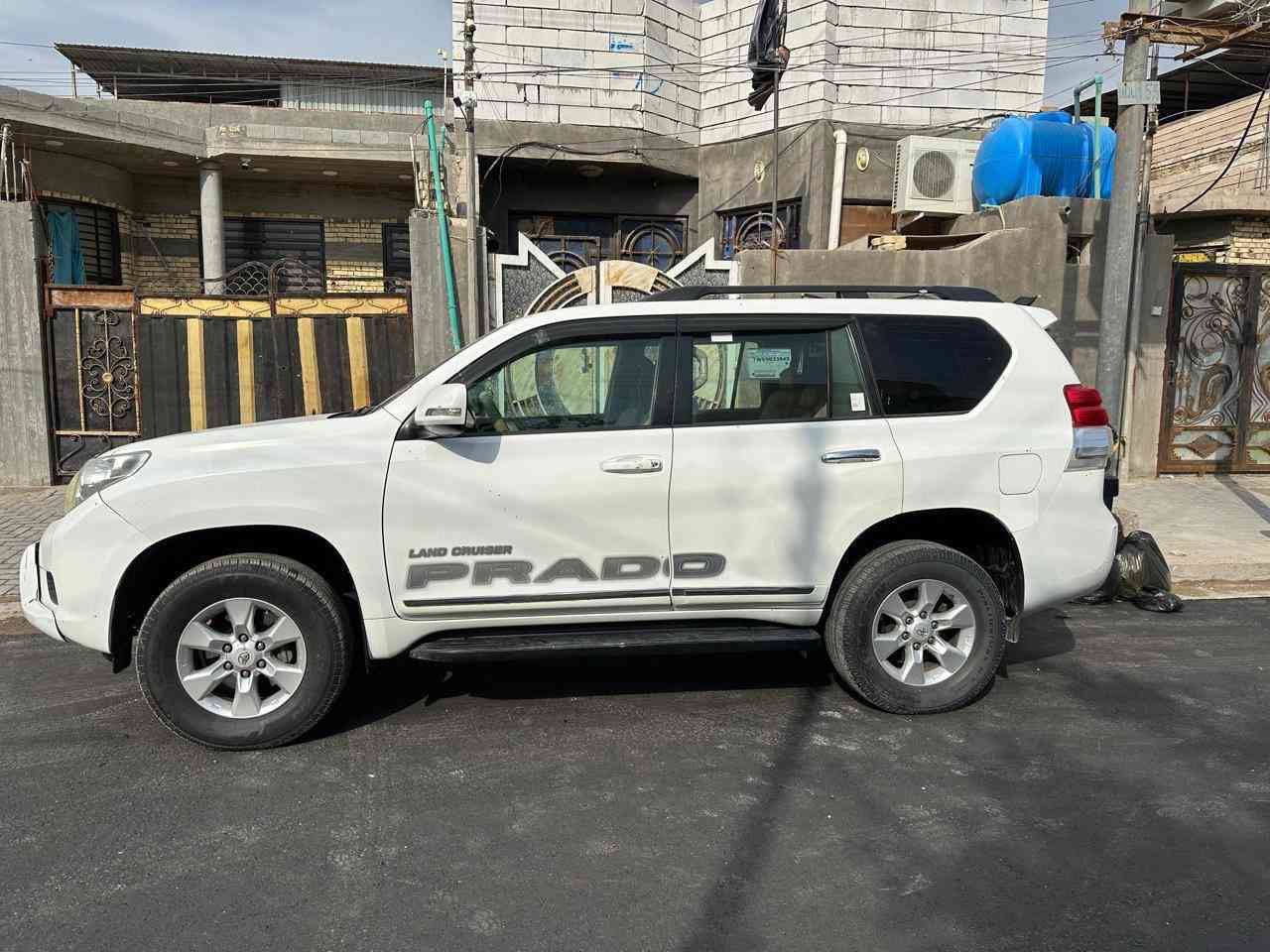 برادو موديل 2011 TXكويتي
رقم جديد بصره 
سونار موجود
محرك  كفاله
گير.  كفاله
6 سلندر  محرك 4000
لون ابيض
 دبل تانكي 
طخم تاير جديد
العنوان البصره 
السعر220  بيها مجال قليل
***********
