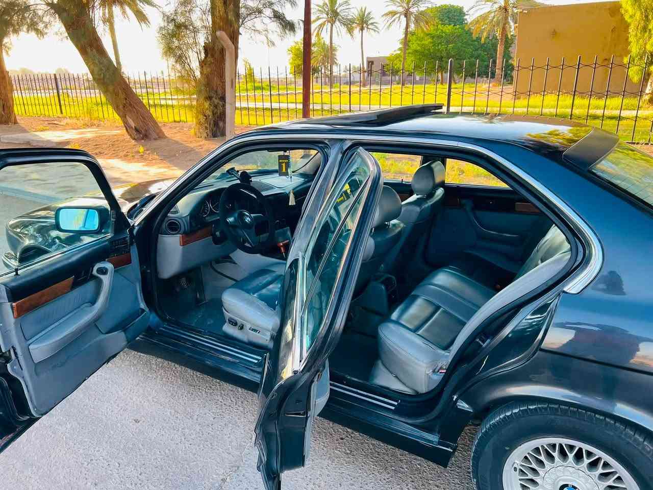 525 مسكر عدل اصل بليته وسنويه موديل 92 رقم بغداد الجديد مكفوله من الضربه والگص والخياس مصبوغه جماليه من الخارج فقط صبغ درجه أولى من شركة دبير 

الگير والمحرك جدد حاويه مامفتوح برغي بيهن 

الحداديه كالها جديده 

منظومة تبريد جديده مجمده 

الكهربائيات كلها شغاله وبلاد بدون جطل 

تخم تاير جديد وباتري جديد 

الحماوه ثابته صيف وشتاء تحت النص 

المواصفات فوول 

فتحه سلايت 

بچم عريض اصل 

كشنات جلد كهربائي فول 

دبل ايرباك 

ستيرن ام خياط 

5 ويل كب خليه اصلي 

برده خلفيه بلاد 

شاشه اندرويد اتصال 

تبريد قطعتين مجمده بشرط 

لايت عالي وناصي زينون اصلي 

سوارات ثلجي 

صاج ملكي 

السعر الطلب في التعليقات و سوف يتم الرد 

العنوان بابل مركز المدينه 

*********** صاحب السياره
