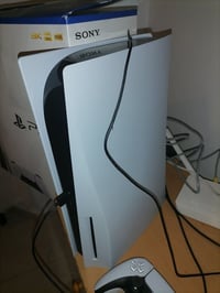 بلايستيشن 5 • ١ تيرا • مستعمل نظيف