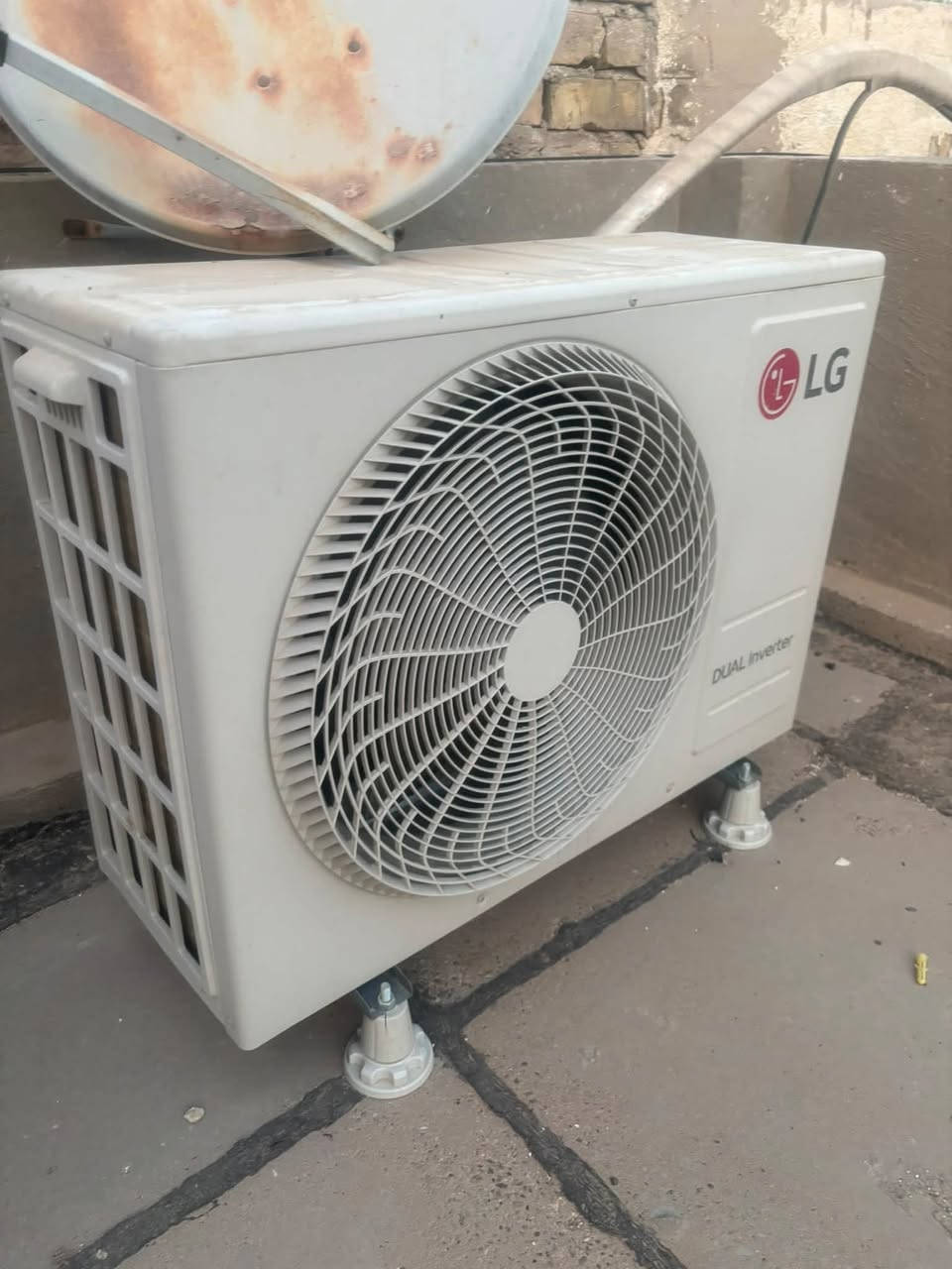 سبلت LG 2024 نظيف كلش وتبريد خير وبركه 
وبعده بالضمان السعر 700 الف وبي مجال قليل 

للاتصال : ***********
متواجد واتساب
