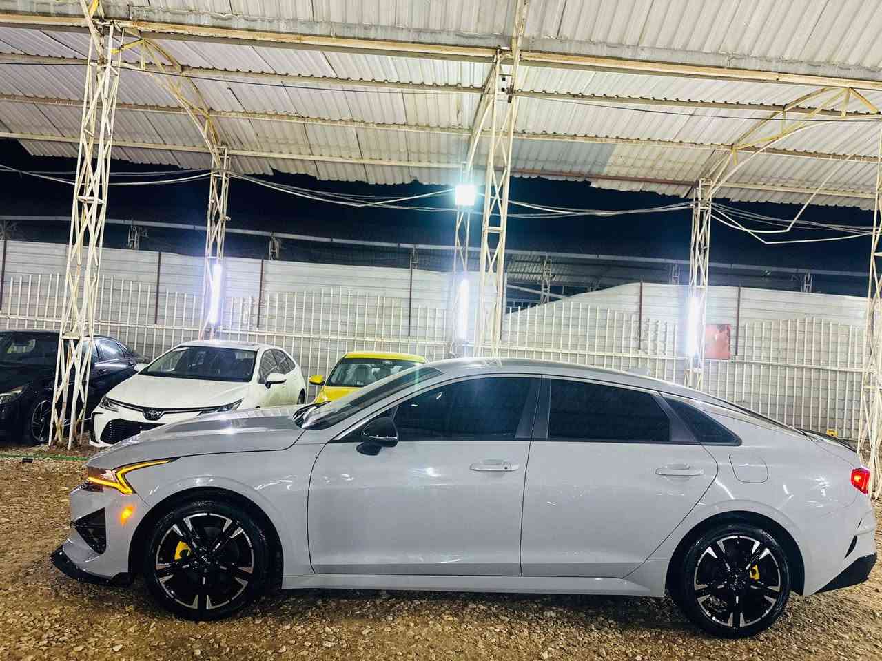 ياالله كي فايف موديل 2024 امريكي 
مرقم شهداء قادسيه وكاله عامه بسم المشتري 
الضرر جاملغ تبديل والحافه البنيد تصليح والباقي كفاله شرط شاصي لغد كفاله راديترات شركه حجر رادار كفاله مواصفات واضحه فول مواصفات جي تي لون مميز اسمنتي السعرب 170 بيع نقدأ فقط 
اي تفاصيل واتساب ***********
السماوة الرميثه شارع عام معرض احمد ال شمران
