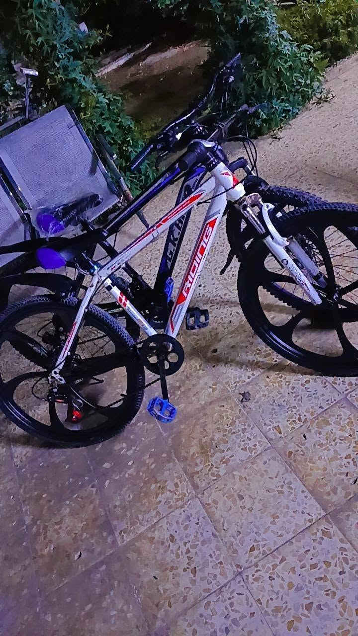 سلام عليكم بمناسبة النجاح وفرت باسكلات سباق كنت رياضيه بالة  بدون اي نقص
(المطاره فقط) متوفر خدمه توصيل
الاستفسار خاص لو واتساب ***********
