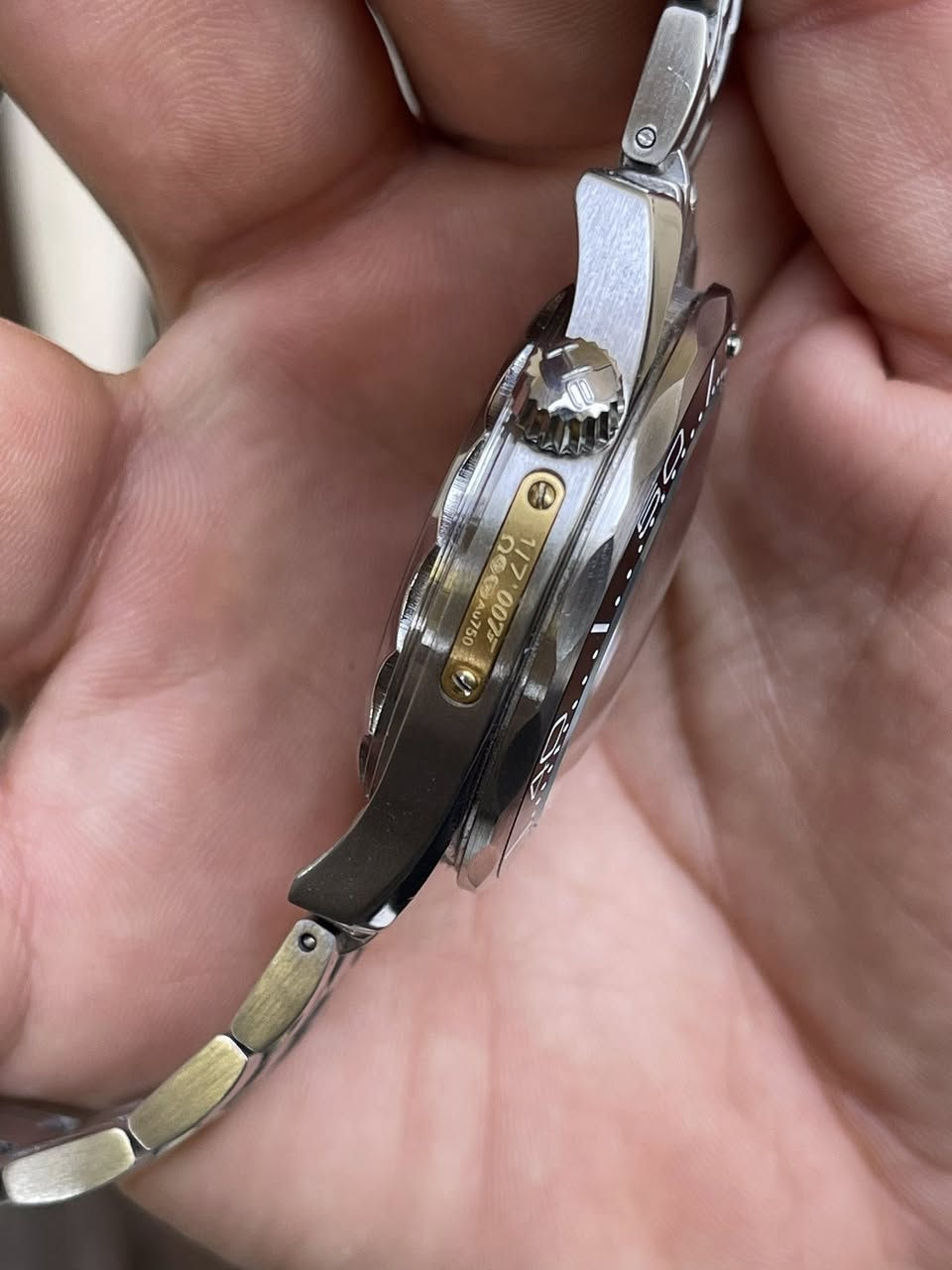 سلام عليكم 
ساعة ماركة OMEGA 
مكينة وتماتيك + تكويك 
سنل ستيل ب كامل 
قفل بحري طوق دوار سيراميك 
ضد ماء 100 
عرض منفذ تاريخ 
وزن ثقيل 
سير بلادي وميكا شعار خلفي يحمل عائلة جميس بوند 
تسلسل وختومات صفحة ساعة 
ارقام اميال لامنيوس 
نضافة تامة لوك 
عنواني بغداد الدورة يوجود توصيل بغداد ولكل العراق 

***********
