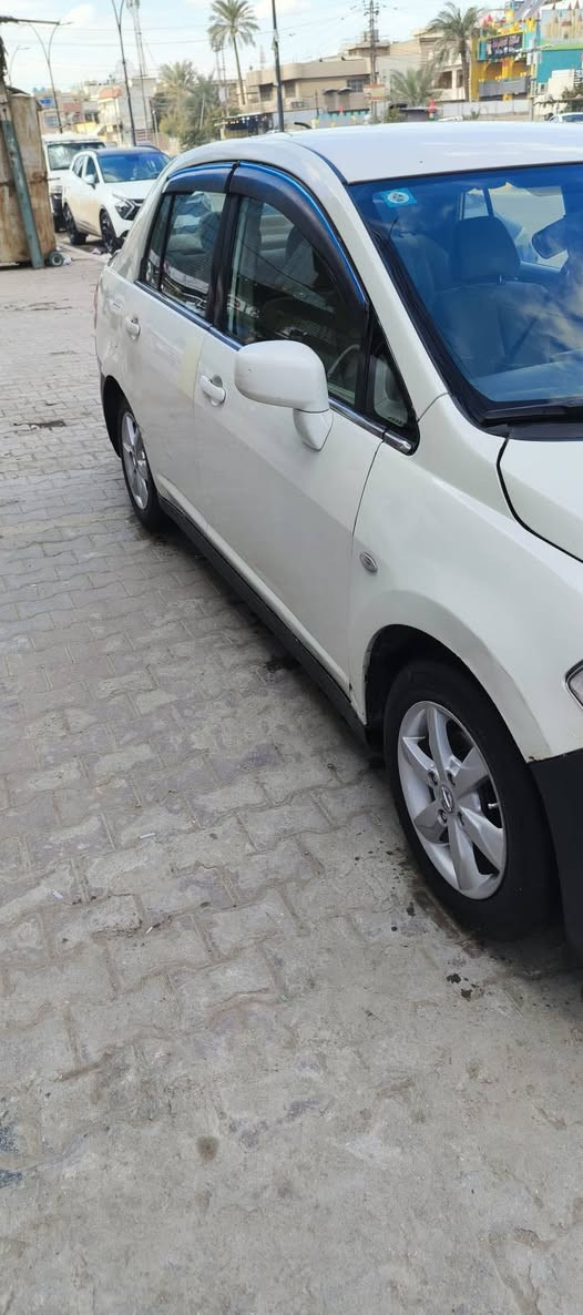 سلام عليكم  سياره بسمي رقم بغداد 
نيسان تيده موديل ٢٠٠٩ سياره خليجي عندي صندوق مبدل ودعاميه أمامي و خلفي سعر ٦٣ ورقه  بيه مجال بسيط حك الجيه عنواني حي تونس رقم *********** بغداد, العراق
